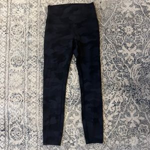Lululemon Wunder Train High-Rise Tight 25” size 6 Black Camo